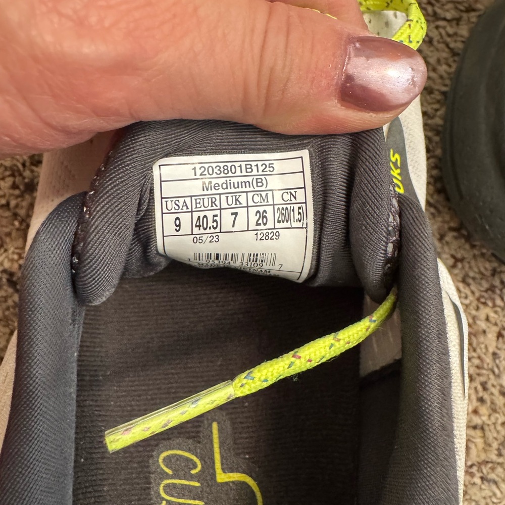 Brooks Women's Gray and Neon Yellow Sneakers